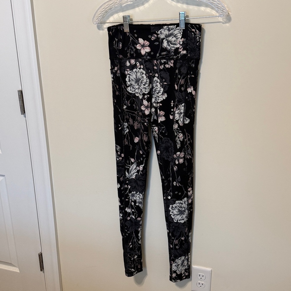 Victoria's Secret Women’s Incredible Essential High Rise Leggings / Size 4